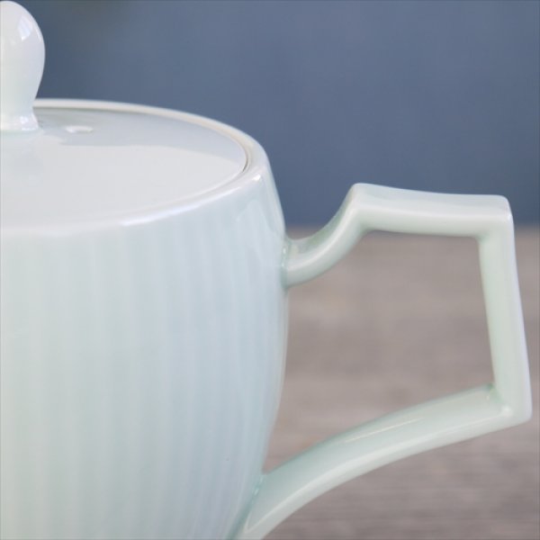 画像3: 有田焼/伊万里陶芸/WA・SA・BI 和茶美-しのぎティーポット/青磁/Φ8.5X17X14.5 (3)