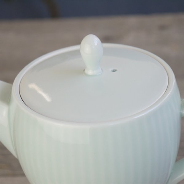 画像5: 有田焼/伊万里陶芸/WA・SA・BI 和茶美-しのぎティーポット/青磁/Φ8.5X17X14.5 (5)