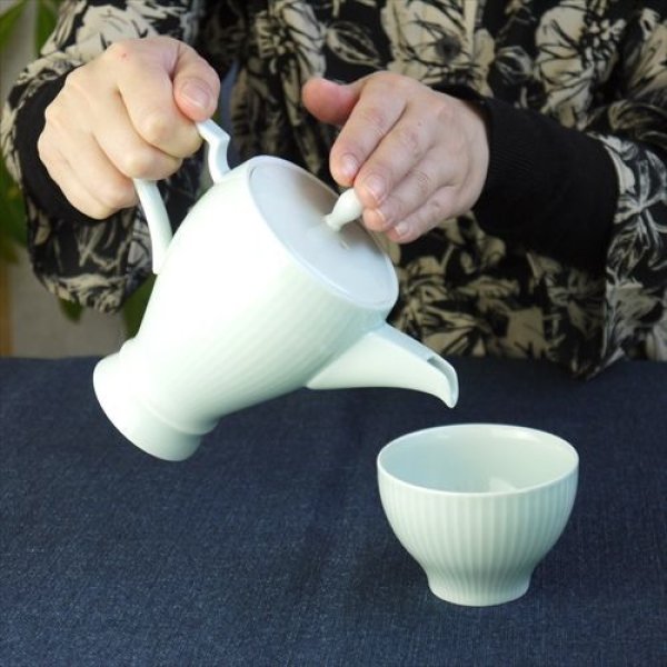 画像10: 有田焼/伊万里陶芸/WA・SA・BI 和茶美-しのぎティーポット/青磁/Φ8.5X17X14.5 (10)