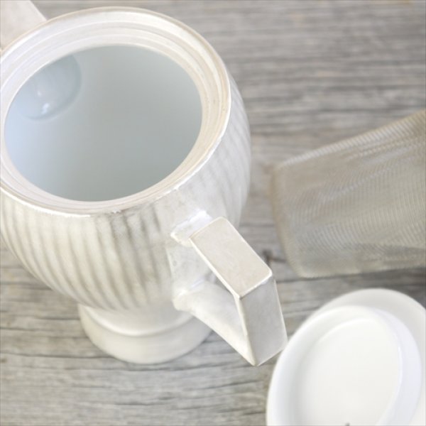 画像7: 有田焼/伊万里陶芸/WA・SA・BI 和茶美-しのぎティーポット/銀/Φ8.5X17X14.5 (7)