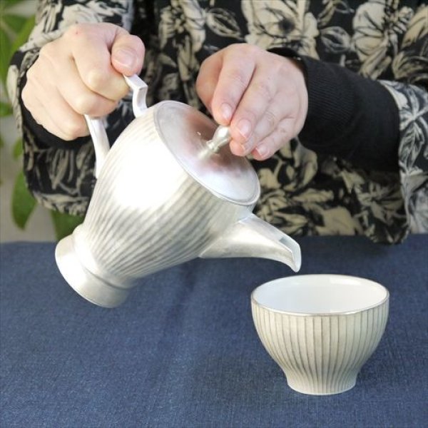 画像11: 有田焼/伊万里陶芸/WA・SA・BI 和茶美-しのぎティーポット/銀/Φ8.5X17X14.5 (11)