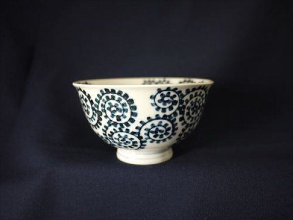 画像2: 有田焼/惣次郎窯/遊びタコ唐草夫婦茶碗(大)/11.7×6.5 (2)