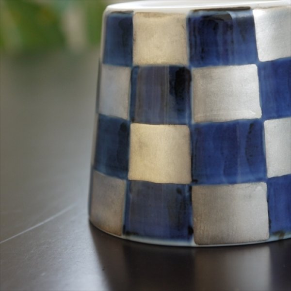 画像11: 有田焼/福珠窯/銀彩染付/フリーカップ市松/Φ7 X H5.5 (11)