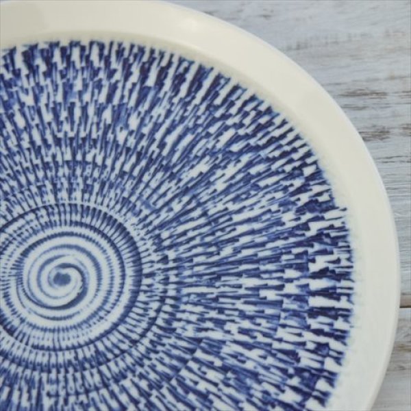 画像4: 波佐見焼/一真窯/色染カンナ16cm丸プレート/青/Φ16 (4)