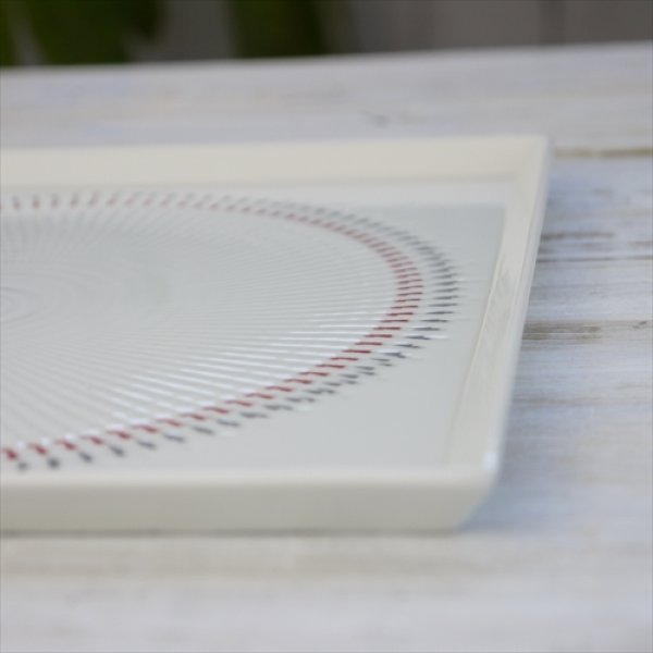 画像2: 波佐見焼/一真窯/色染絆21cmスクエア皿/赤/21x21 (2)