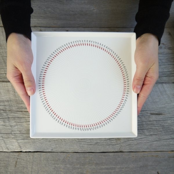 画像7: 波佐見焼/一真窯/色染絆21cmスクエア皿/赤/21x21 (7)