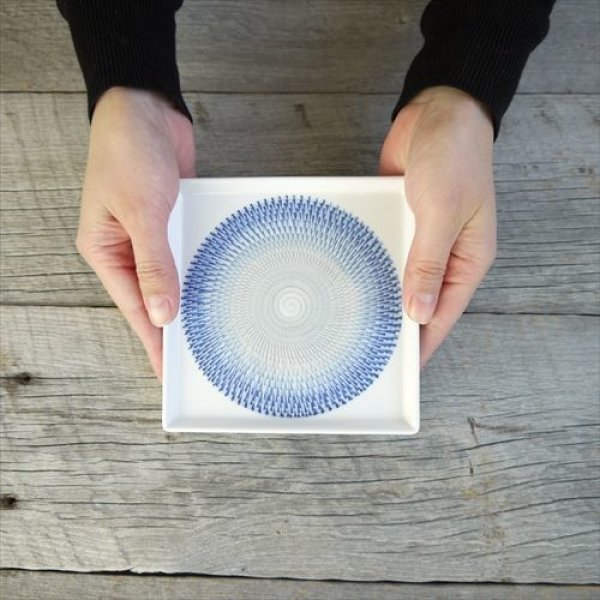 画像16: 波佐見焼/一真窯/色染カンナスクエア皿（中）/青/13.5x13.5 (16)