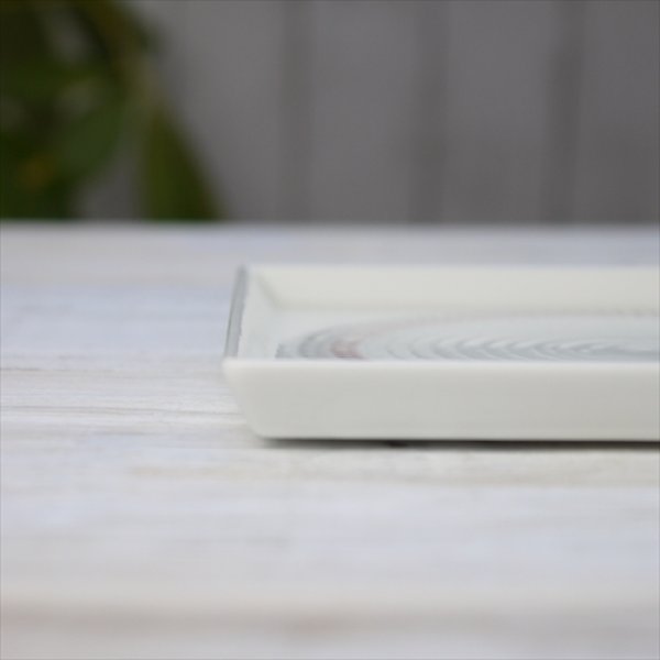 画像3: 波佐見焼/一真窯/色染絆13.5cmスクエア皿/赤/13.5x13.5 (3)