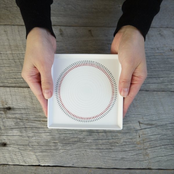 画像7: 波佐見焼/一真窯/色染絆13.5cmスクエア皿/赤/13.5x13.5 (7)