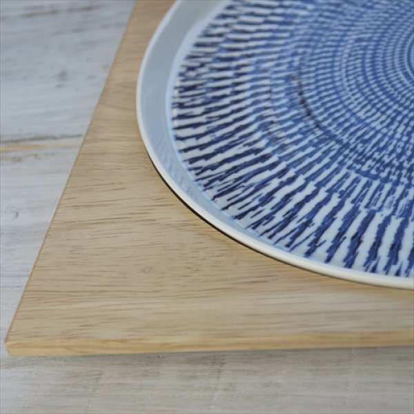 画像3: 波佐見焼/一真窯/木台（クリア）付プレート・26cm丸プレートセット/【3色】/プレート26.0 X 26.0 X H1.5 クリア木台29.5 X 29.5 X H2.3 (3)