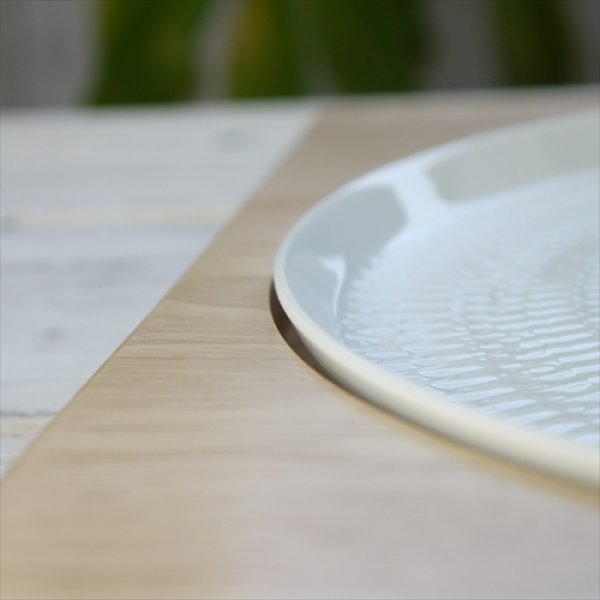 画像12: 波佐見焼/一真窯/木台（クリア）付プレート・26cm丸プレートセット/【3色】/プレート26.0 X 26.0 X H1.5 クリア木台29.5 X 29.5 X H2.3 (12)