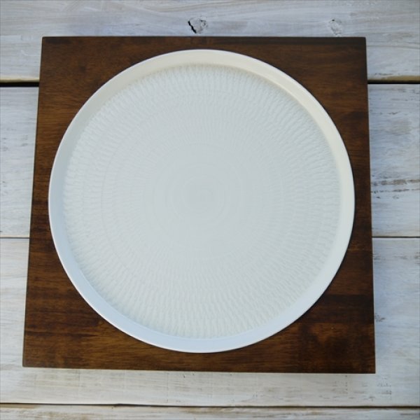 画像9: 波佐見焼/一真窯/木台（茶）付プレート・26cm丸プレートセット/【3色】/プレートΦ26.0 X H1.5 / 木台Φ29.5 X H2.3 (9)