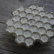 画像18: HAJIYOSHIDA/蜂の巣白皿（小）/2色/Φ11　厚み2.0cm (18)