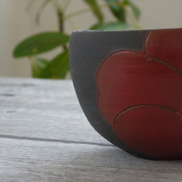 画像4: 藤野/野村亮/椿深鉢/Φ14.5 X H11 (4)