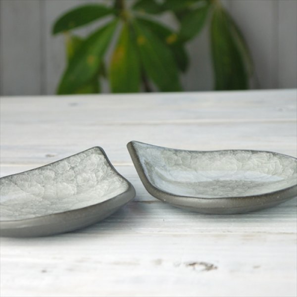 画像3: 瀬戸焼/柳本美帆/氷裂貫入　しずく豆皿大/ホワイト/9x12 (3)