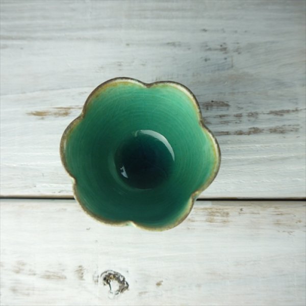 画像2: 瀬戸焼/柳本美帆/碧釉　輪花高台杯　（花びら6タイプ）/ブルー/Φ7 (2)