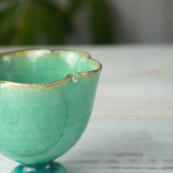 画像3: 瀬戸焼/柳本美帆/碧釉　輪花高台杯　（花びら6タイプ）/ブルー/Φ7 (3)