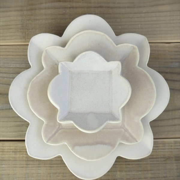 画像9: 關まどか/花型皿 中/ホワイト/18x17 (9)