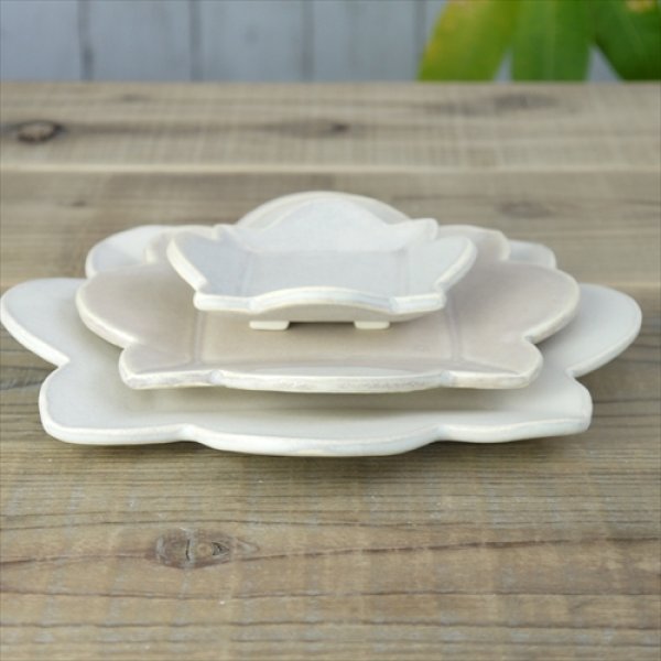 画像10: 關まどか/花型皿 中/ホワイト/18x17 (10)