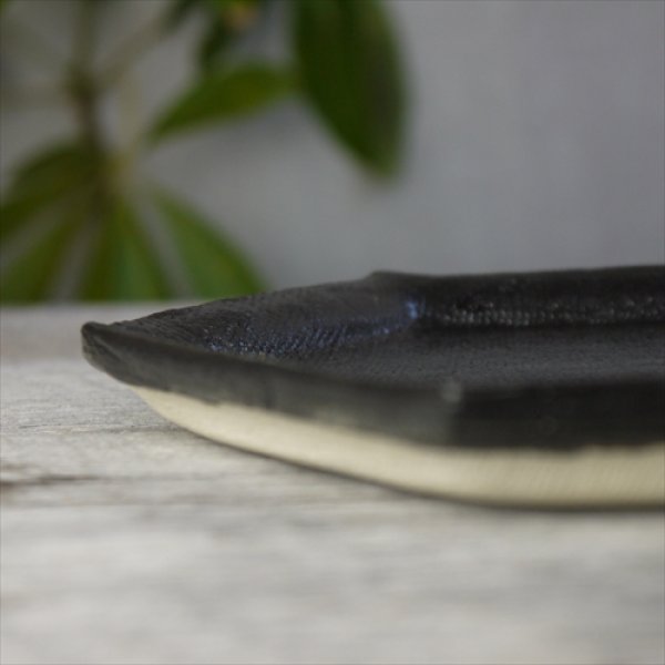 画像3: 瀬戸焼/三峰園窯/加藤達伸/ハニカム皿（大）/黒/21.5X19(一辺11) (3)