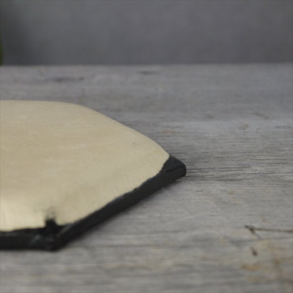 画像6: 瀬戸焼/三峰園窯/加藤達伸/ハニカム皿（大）/黒/21.5X19(一辺11) (6)