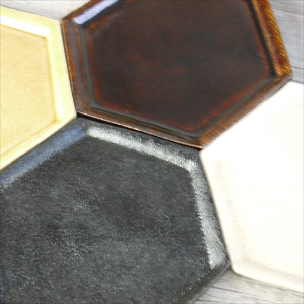 画像10: 瀬戸焼/三峰園窯/加藤達伸/ハニカム皿（小）/黄瀬戸/17X14.5(一辺8.5) (10)