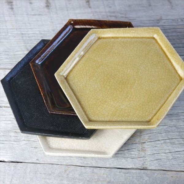 画像13: 瀬戸焼/三峰園窯/加藤達伸/ハニカム皿（小）/黄瀬戸/17X14.5(一辺8.5) (13)