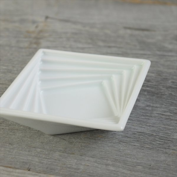 画像2: 波佐見焼/丹心窯/スパイラル小鉢 スクエア/8.9 X 8.9 X H2.5 (2)