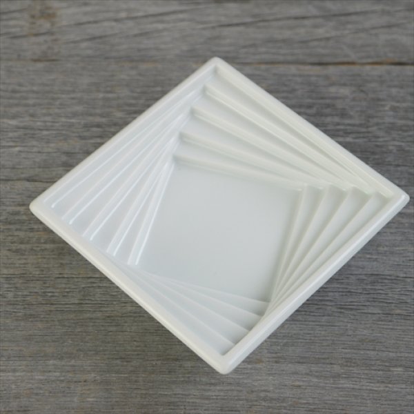 画像5: 波佐見焼/丹心窯/スパイラル小鉢 スクエア/8.9 X 8.9 X H2.5 (5)