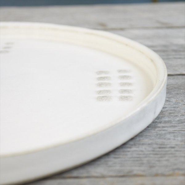 画像2: 信楽焼/むかで窯/鳥嶋一義/丸皿（大） D5/白/Φ27 (2)