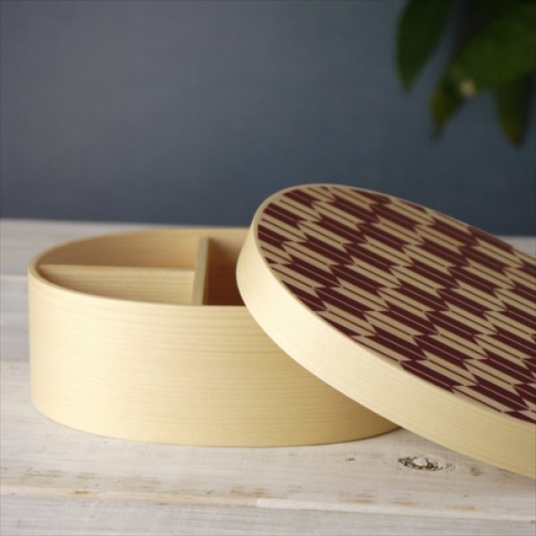 画像3: 紀州漆器/山家漆器店/曲げわっぱ弁当箱/矢羽柄/茜/17.5×13.6×H6 (3)