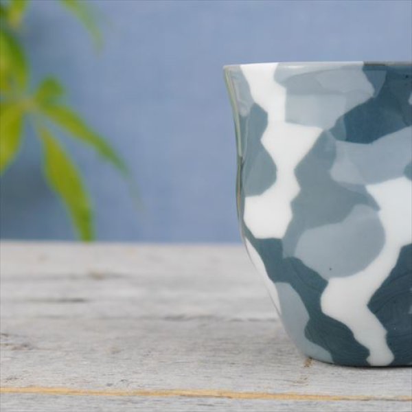 画像3: 有田焼/艸窯（そうがま）/華艦鞭上 デカップ MEISAIグレー/Φ10 X H9 (3)