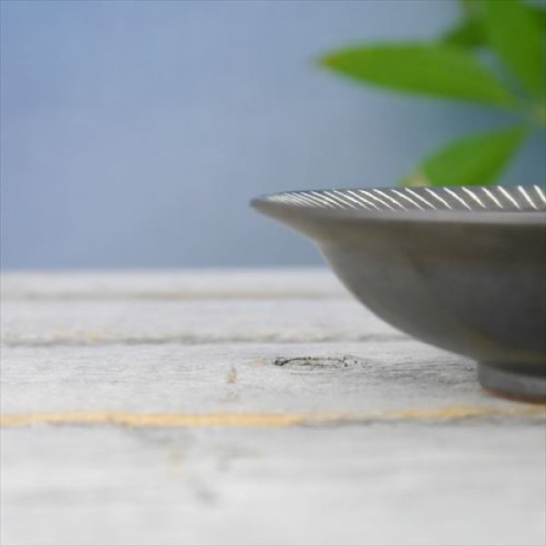 画像3: 大分・別府/器舎扇歩/リム皿（中）/黒+白/Φ15.5ｘ4 (3)