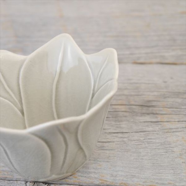 画像2: 瀬戸焼/青組（ao gumi）/形　アマリリスボウル　（3個セット）【3色】/あさぎ/きはだ/はいあお/Φ10 X H6.3 (2)