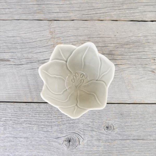 画像4: 瀬戸焼/青組（ao gumi）/形　アマリリスボウル　（3個セット）【3色】/あさぎ/きはだ/はいあお/Φ10 X H6.3 (4)