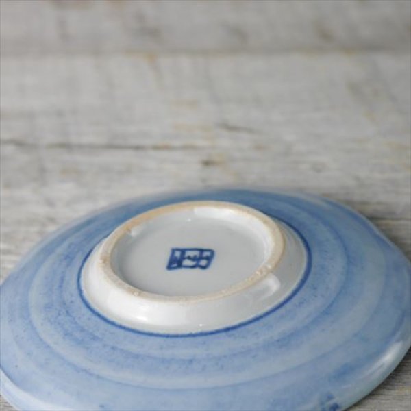 画像9: 多治見/草の頭窯/輪花小皿/墨抜き市松文様 ブルー/Φ10.3 X H2 (9)