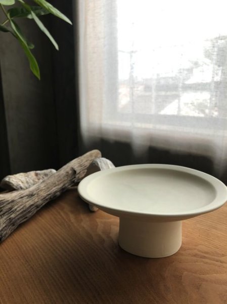 画像1: 芦屋/yoshida pottery 吉田正和/高坏皿(M)/急須を載せたいって発想。そんなお茶の文化が素敵/恋人white/Φ16.2 X H7.0 (1)