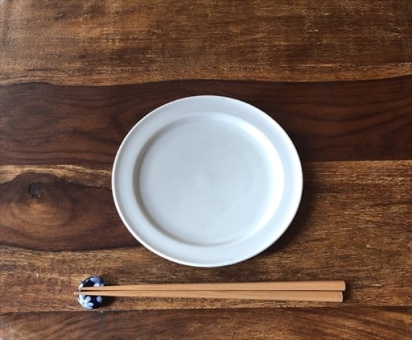 画像1: 愛知　瀬戸/双寿園/典型プレート　グレーホワイト　６寸皿　Φ18×1.9 (1)