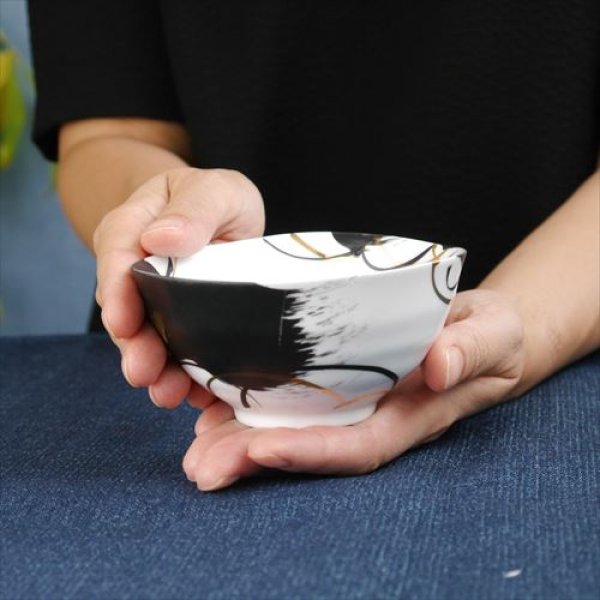 画像12: 伊万里焼/瀬兵窯/黒刷毛目変形飯碗/黒/Φ11Ｘ5 (12)