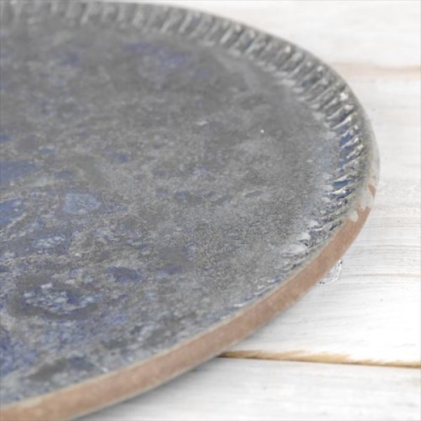 画像2: 笠間焼/あじさい工房/燻し銀彩鎬丸皿/ブルー/Φ24×H1 (2)