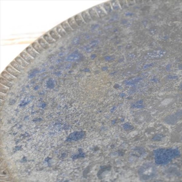 画像4: 笠間焼/あじさい工房/燻し銀彩鎬丸皿/ブルー/Φ24×H1 (4)