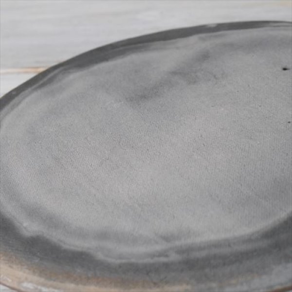 画像8: 笠間焼/あじさい工房/燻し銀彩鎬丸皿/ブルー/Φ24×H1 (8)