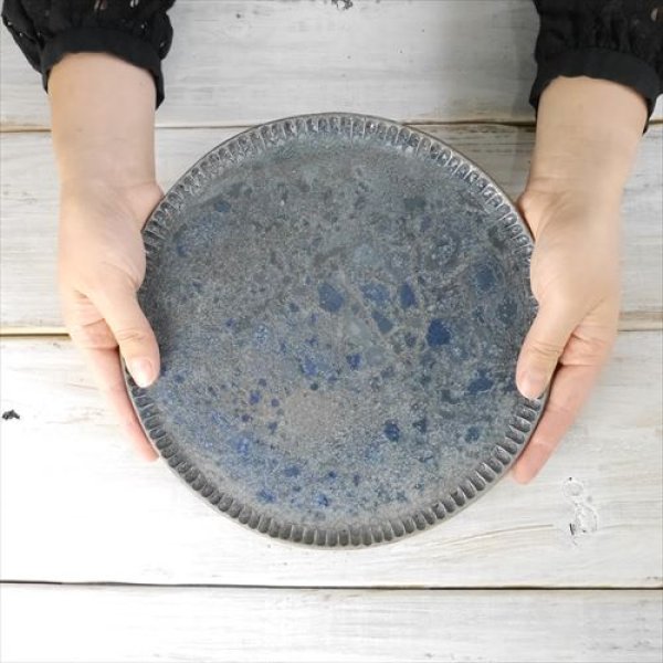 画像9: 笠間焼/あじさい工房/燻し銀彩鎬丸皿/ブルー/Φ24×H1 (9)