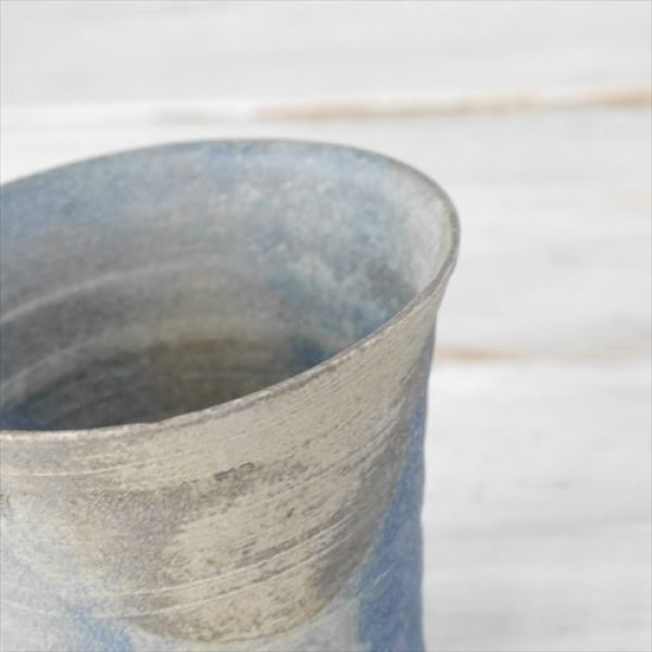 画像2: 笠間焼/あじさい工房/燻し銀彩焼酎カップ/ブルー/Φ9×H9 (2)