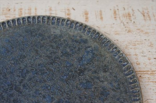 画像11: 笠間焼/あじさい工房/燻し銀彩鎬丸皿/ブルー/Φ24×H1 (11)