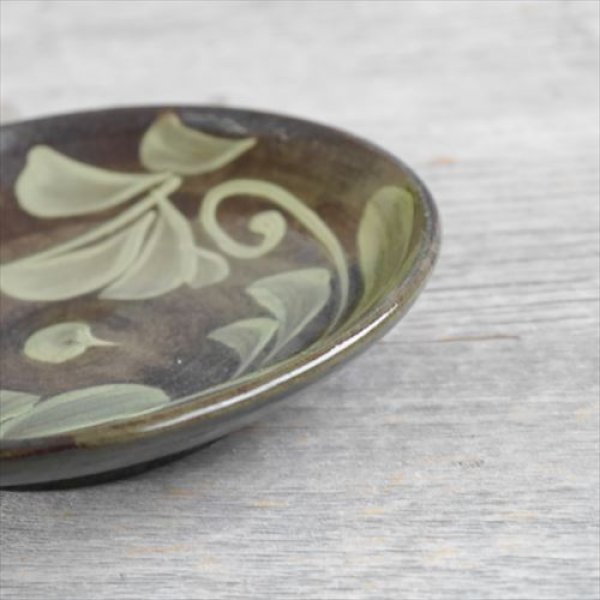 画像2: 沖縄/やちむん/陶眞窯/5寸皿/ゴス白いっちん/Φ16 X H3 (2)