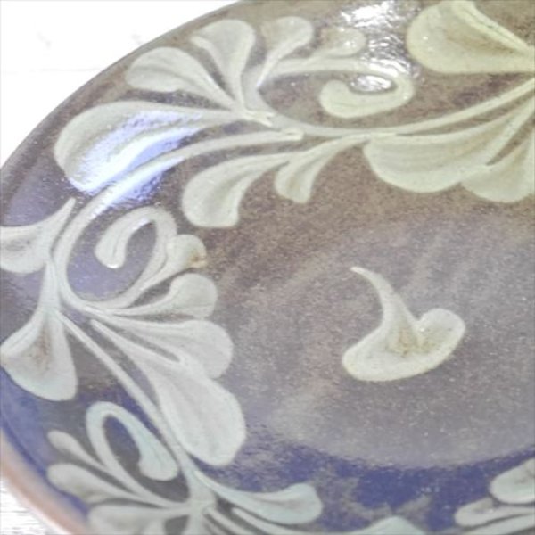 画像2: 沖縄/やちむん/陶眞窯/7寸皿/ゴス白いっちん/Φ22 X H4 (2)