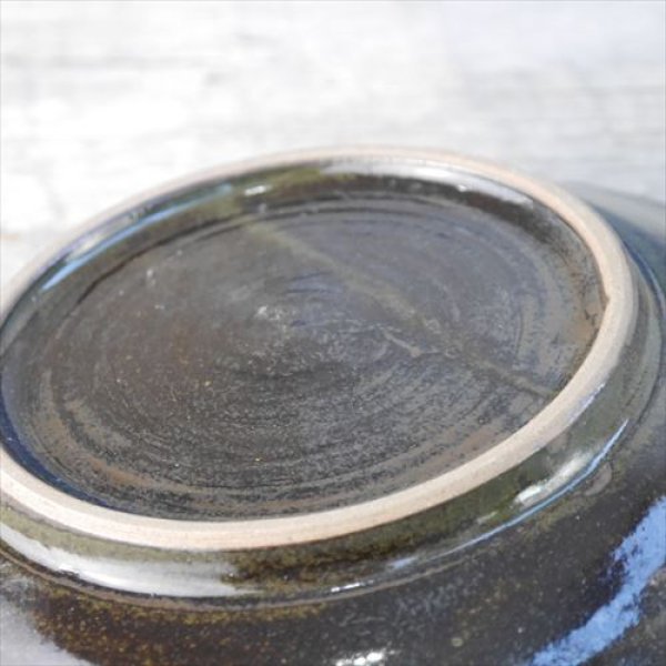 画像9: 沖縄/やちむん/陶眞窯/7寸皿/ゴス白いっちん/Φ22 X H4 (9)