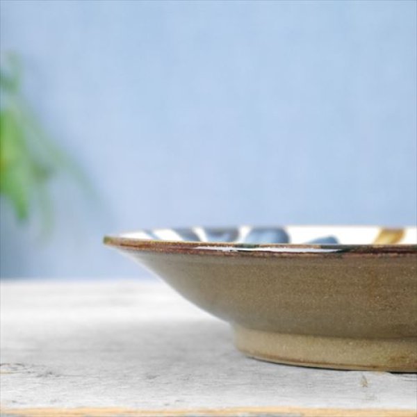 画像3: 沖縄/やちむん/陶眞窯/7寸皿/ゴスアメ唐草/Φ22 X H4 (3)