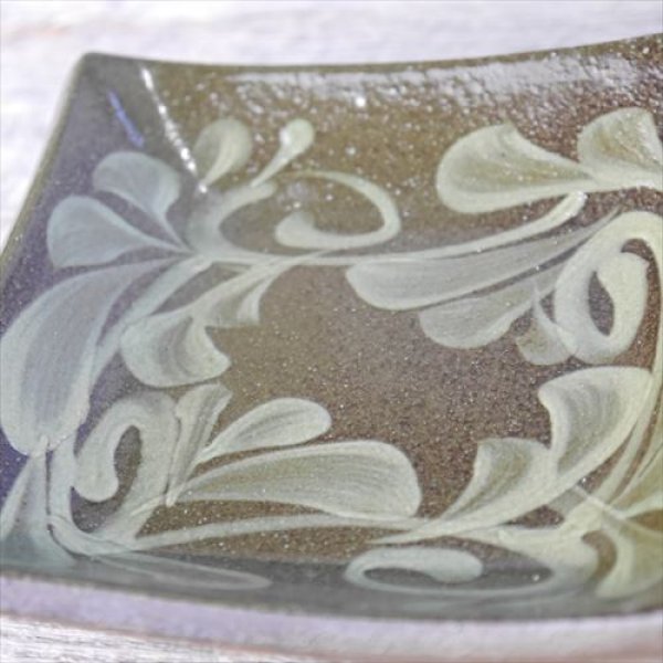 画像2: 沖縄/やちむん/陶眞窯/四角皿（12cm）/ゴス白いっちん/12 X 12 (2)